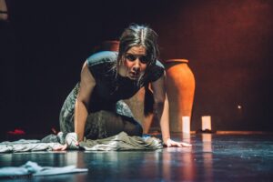 Πετριχώρα - Έχω το σπίτι μου ανοιχτό και το μωρό στην κούνια