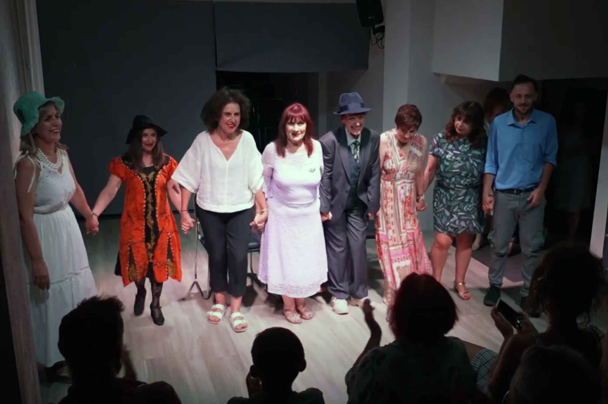 12 Ιστορίες αγάπης - Υπόκλιση